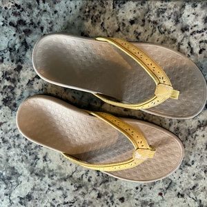 Size 9 Women’s Vionic Flip Flops